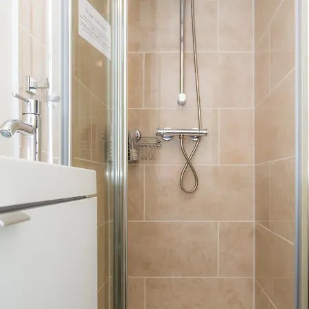 Two, The Carriage House, Bilbrough, Апартаменты *